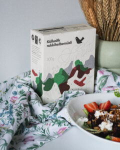 Linnupete müsli kitsejuustu salatiga