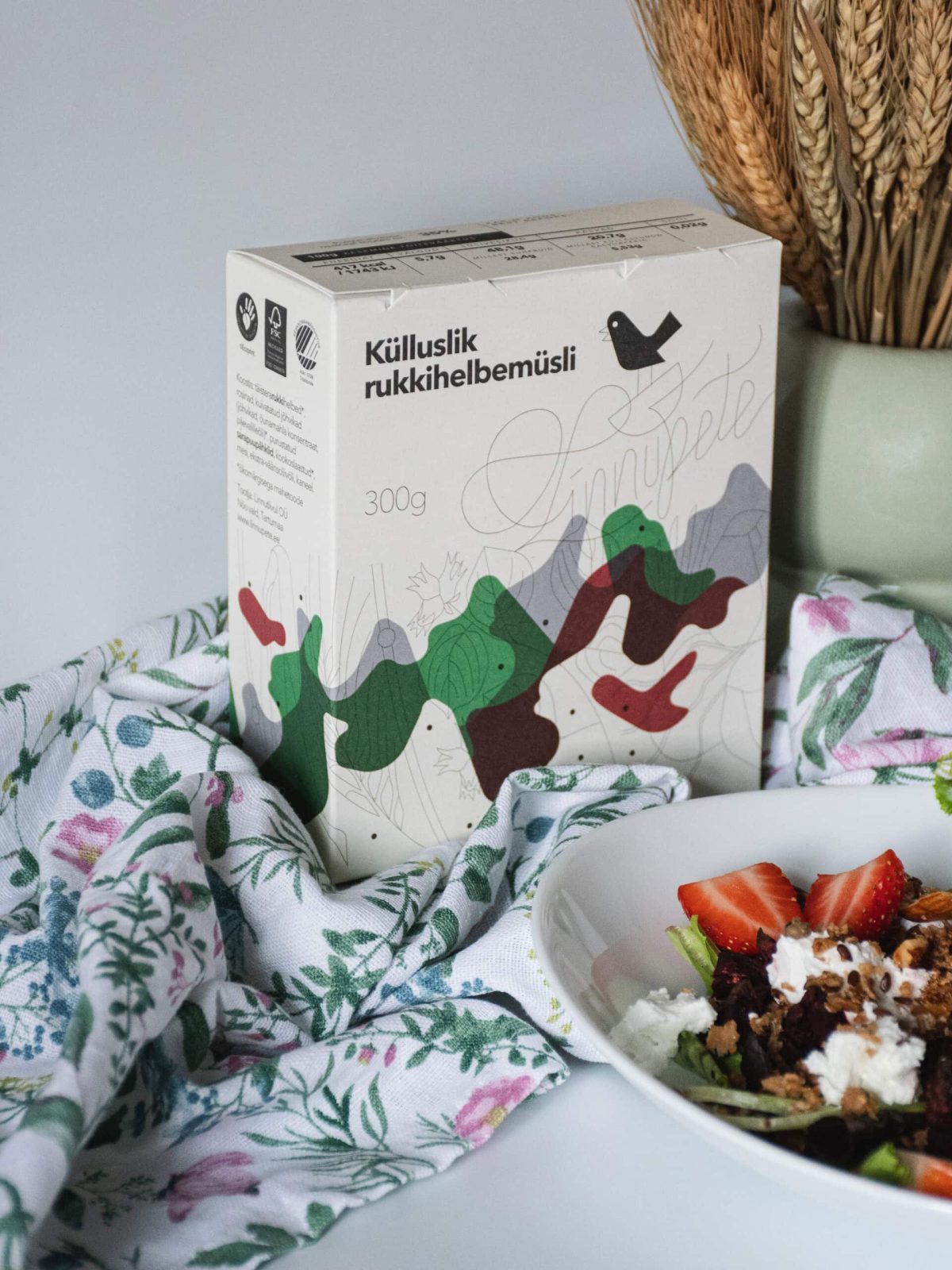 Linnupete müsli kitsejuustu salatiga